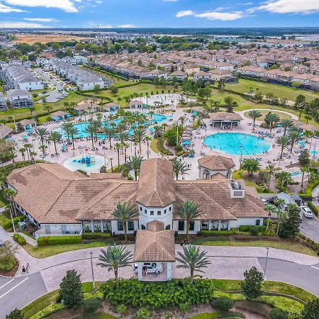 Awesome 5 Bedroom Townhome With Pool By Disney